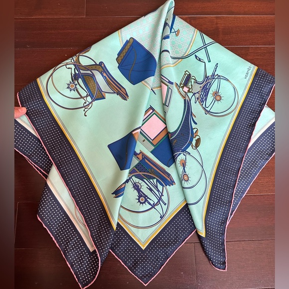 SOLD! Gorgeous Hermes La Perriere 100%Silk Scarf 90x90 Light Blue Colors - Picture 8 of 14